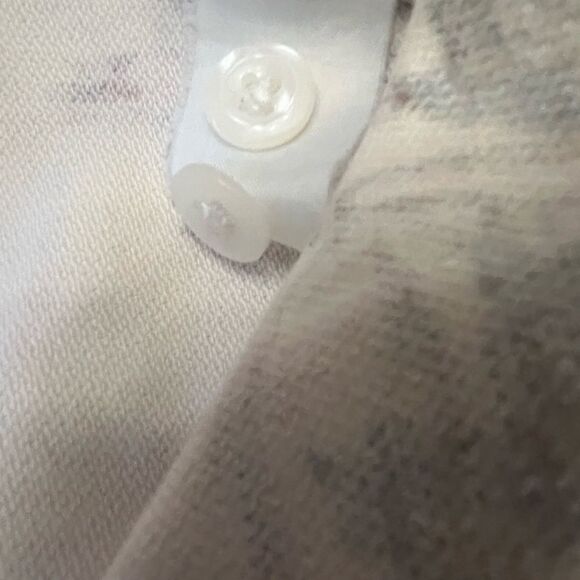 Women’s beautiful Eddie Bauer Floral Button Down shirt. Size Medium. - Picture 8 of 10